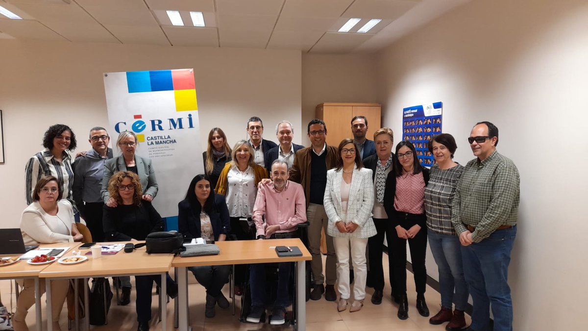 CERMICLM's tweet photo. Hoy ha compartido nuestra reunión de Junta Directiva el D.G. General de Discapacidad de @BienestarCLM @chescoarmenta 🗣️ soluciones para el problema de sostenibilidad y financiación  del sector, la reducción del tiempo de espera en valoración de discapacidad,concierto social,... https://t.co/8ObOnBEE57