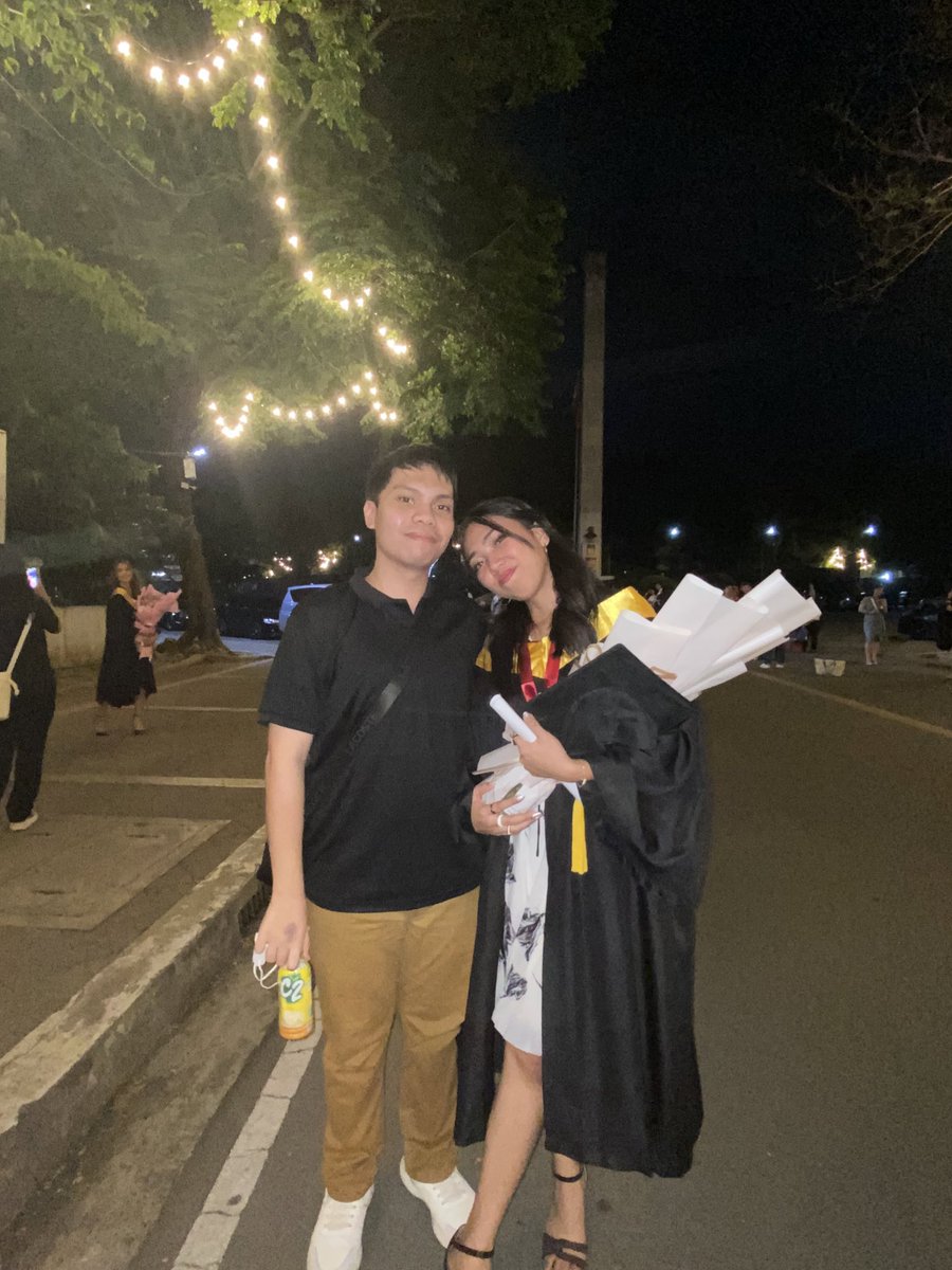 yanamillizenth's tweet photo. 🎓💐🫶🏻 https://t.co/gAYasU9mts