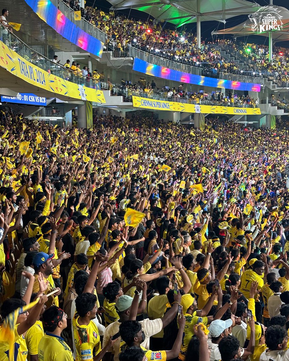 Sutri Nindru Oore Paarka! 🦁 The world stands in witness! 💛 #CSKvRCB #WhistlePodu #Yellove 🦁💛