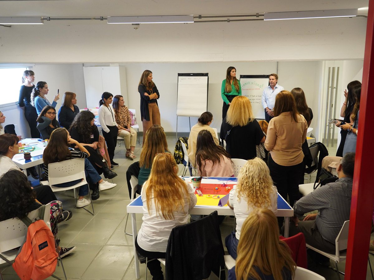 Participé, junto a <a href="/CaroBaroneBA/">• Caro Barone •</a>, Natalia Gambaro, Lucía Soldani y @JimenaCapece, de una jornada donde evaluamos, con trabajadoras de la DG de Abordaje a las Violencias de Género, cómo evolucionar el modelo de Acceso a Justicia para las mujeres en situaciones de violencia.
