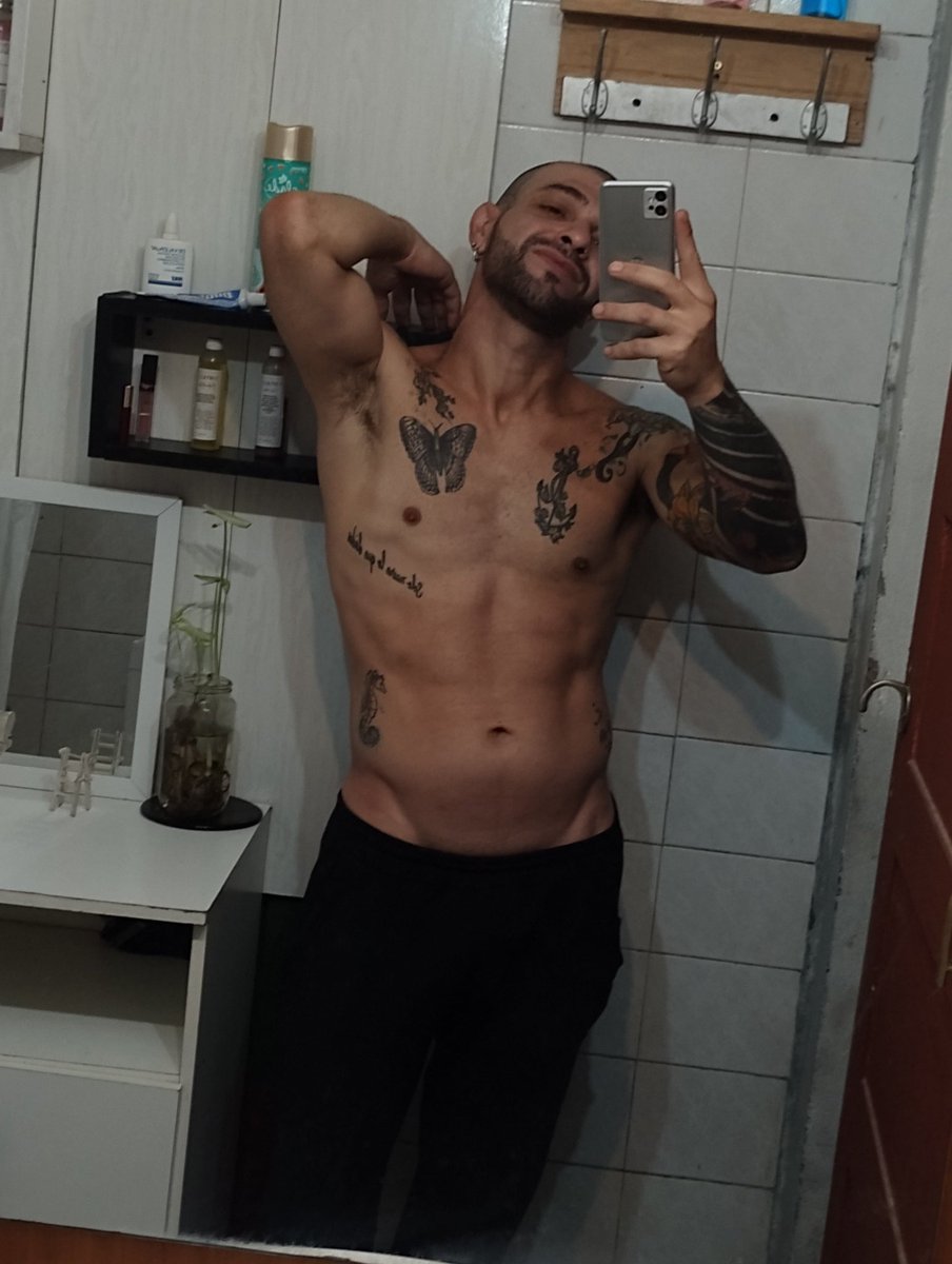 lucholugoh's tweet photo. Hola viernes 🙃 https://t.co/EK72SfLPCE