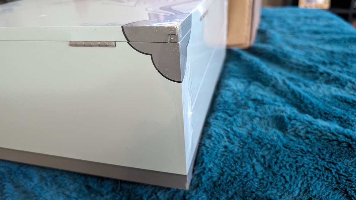 TheRoboSensei's tweet photo. @shopDisney #shopDisneySupport Incredibly disappointed with the shipping of the Asajj Ventress Limited Edition box. All orders originating from your PA warehouse were removed from their original shipping containers and sent in other boxes with insufficient packing material 1/2 https://t.co/QVgpUyDXcy