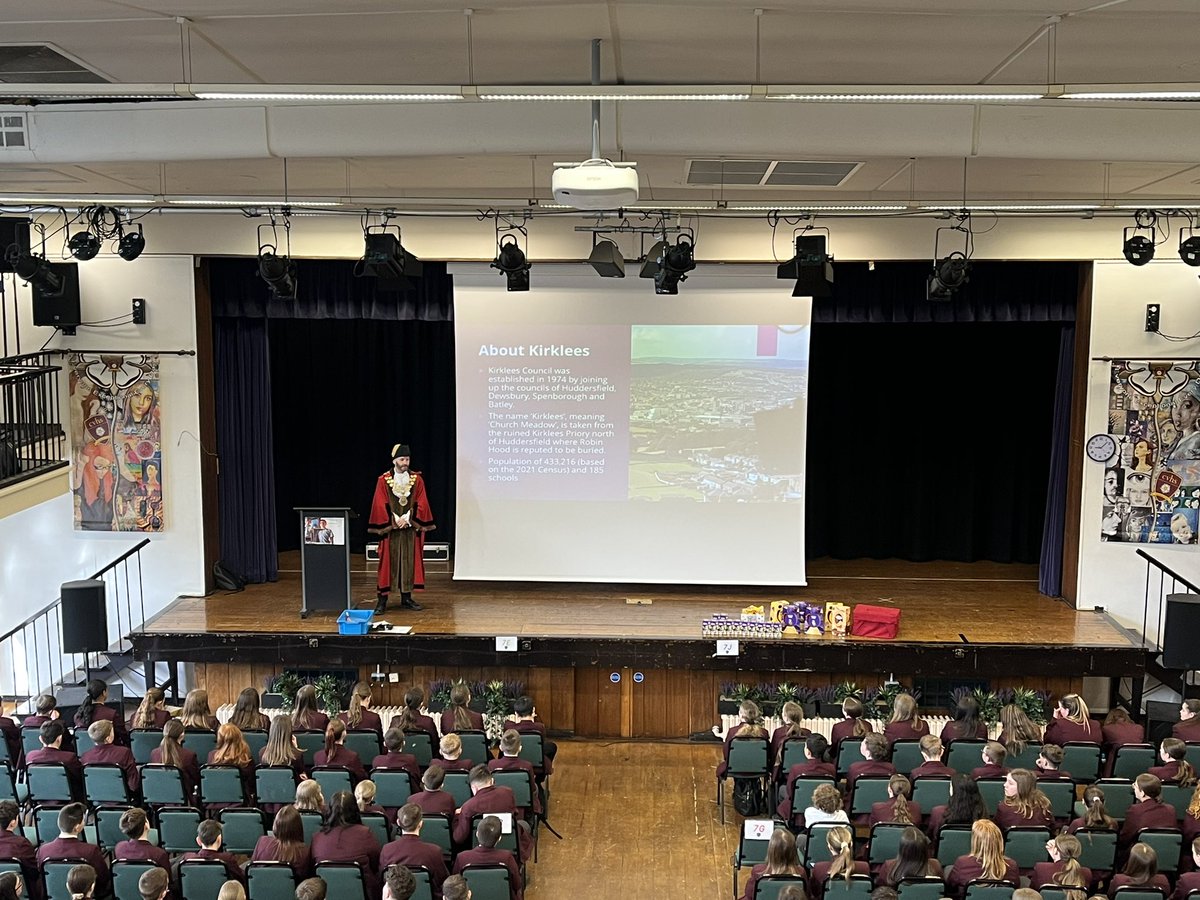 COLNE VALLEY HIGH SCHOOL Assembly today at Colne Valley High School, spoke about the role of the Mayor, democracy and citizenship. Thank you to all @ColneValleyHigh students who were fully engaged, participated and asked excellent questions.
