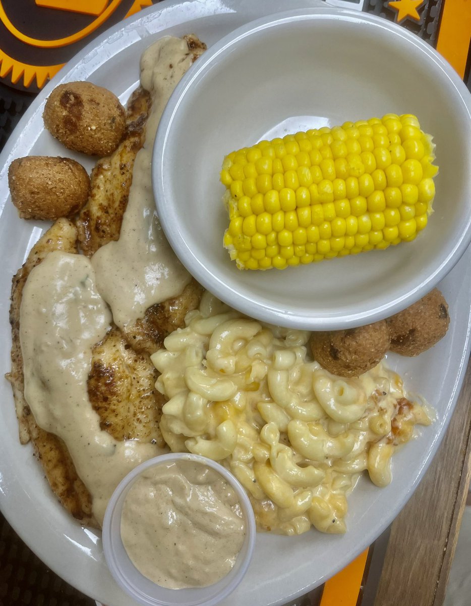 liveoaksgolf's tweet photo. Oh yeah! It’s #CatfishFriday here at #ROOSEVELTS - Fresh, farm raised #Mizzip catfish #Fried Grilled #Blackened w/ all the fixins! We also have our regular lunch menu available. 601-982-1231 for #ToGo https://t.co/KNMrqeZSIn