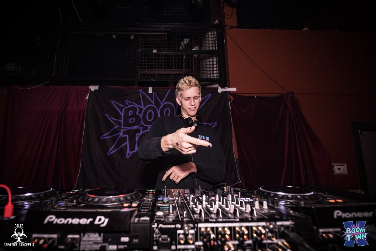 FRIENDS, FAMILY AND CREW 🔊

TOMORROW 

LAST SHOW AT THE GYMNASIUM 

DOORS @ 9PM, AS ALWAYS COME EARLY STAY LATE 

TICKETS AVAILABLE BELOW 

See u on the dance floor 🪩