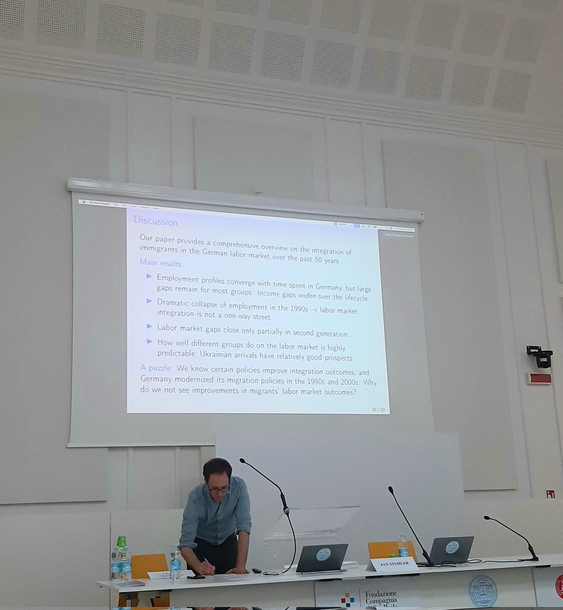 Thanks also to Jan Stuhler and Christoph Albert who discussed #immigrant cohorts' assimilation in Germany and the role of labor market competition for #assimilation in the US #labor market. @CollegioCA @FieriForum