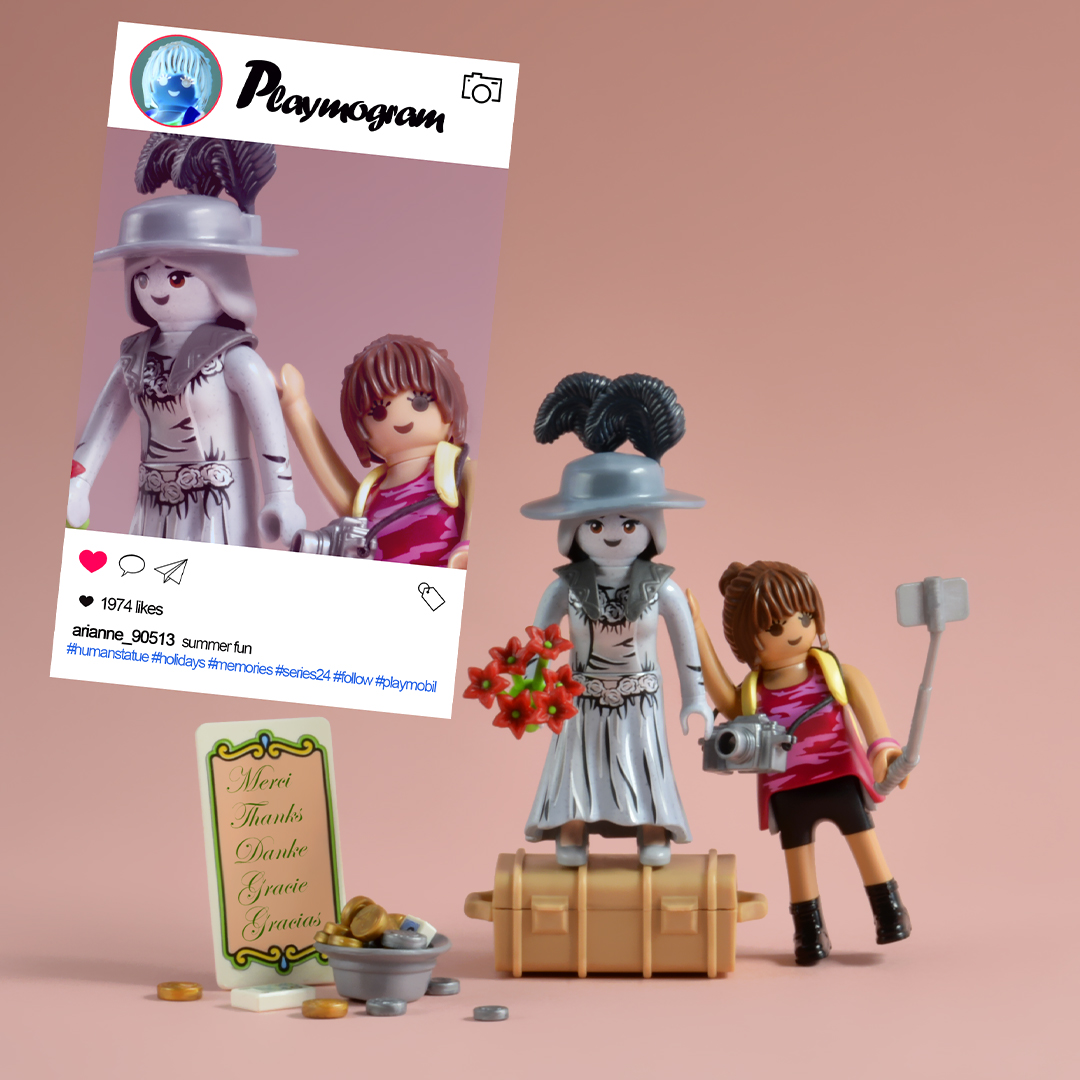 How many people do you know who are always taking pictures? 😂📷 #Playmobil #weekend