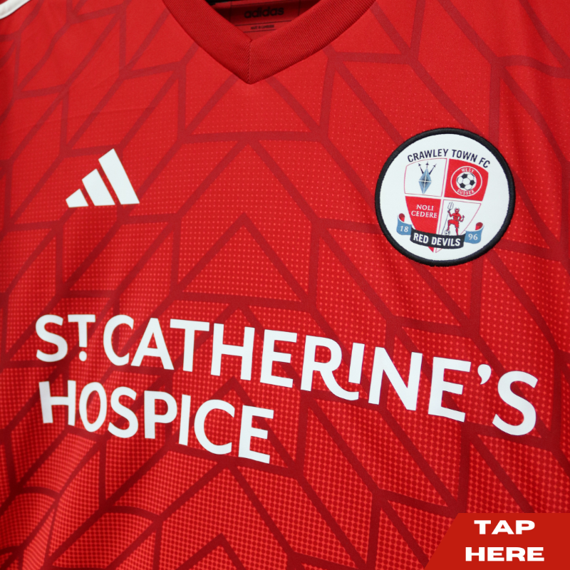 crawleytown's tweet photo. 📰 ST CATHERINE’S HOSPICE TO APPEAR ON HOME SHIRT FOR 2@£2 MATCHES

Crawley Town Football Club is delighted to announce that the logo of @StCHospice will appear on the front of the Red Devils’ home shirts for the upcoming 2@£2 matches!

🤝 @CrawleyTownCF 

#TownTeamTogether🔴