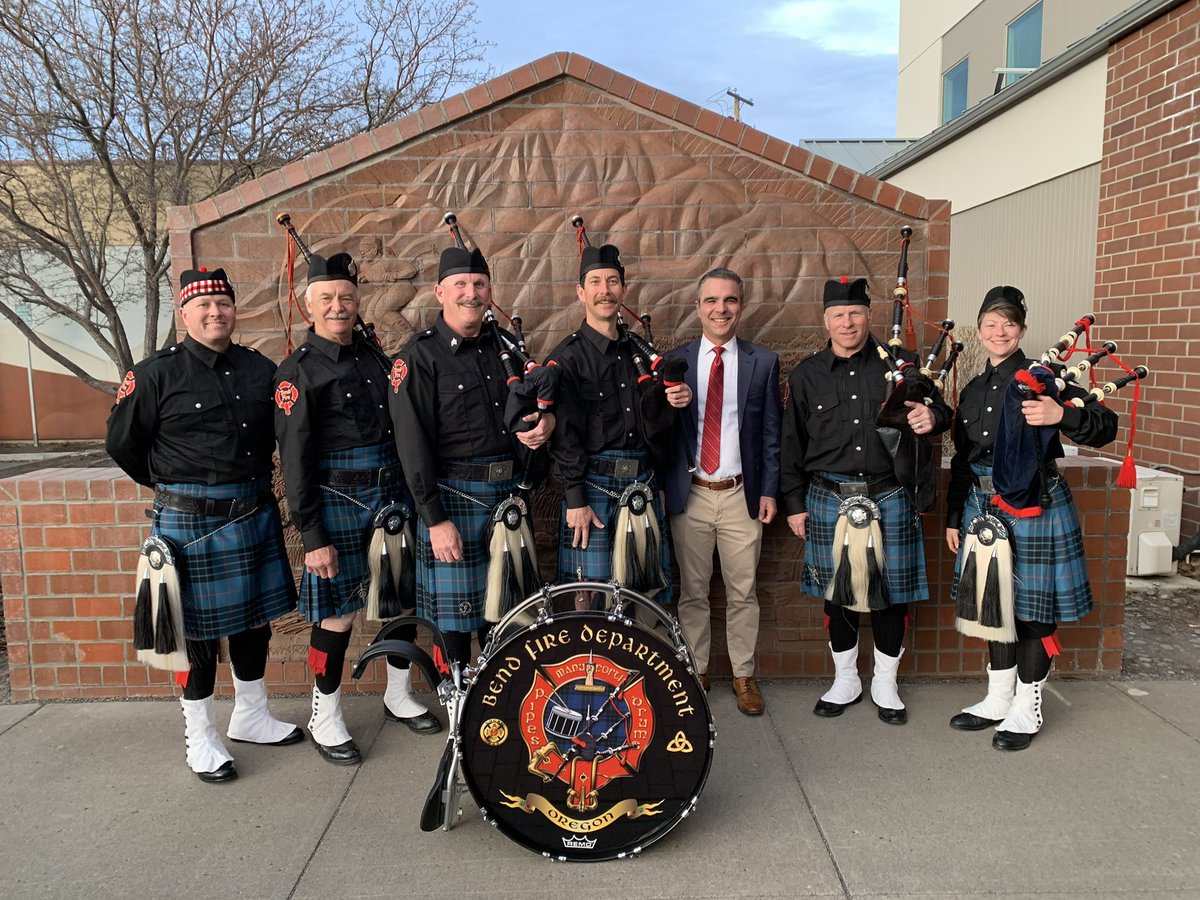 It was so great to host Bend Fire Pipes and Drums at Council this week, celebrating our emergency responders from around the region and St. Patrick’s Day!