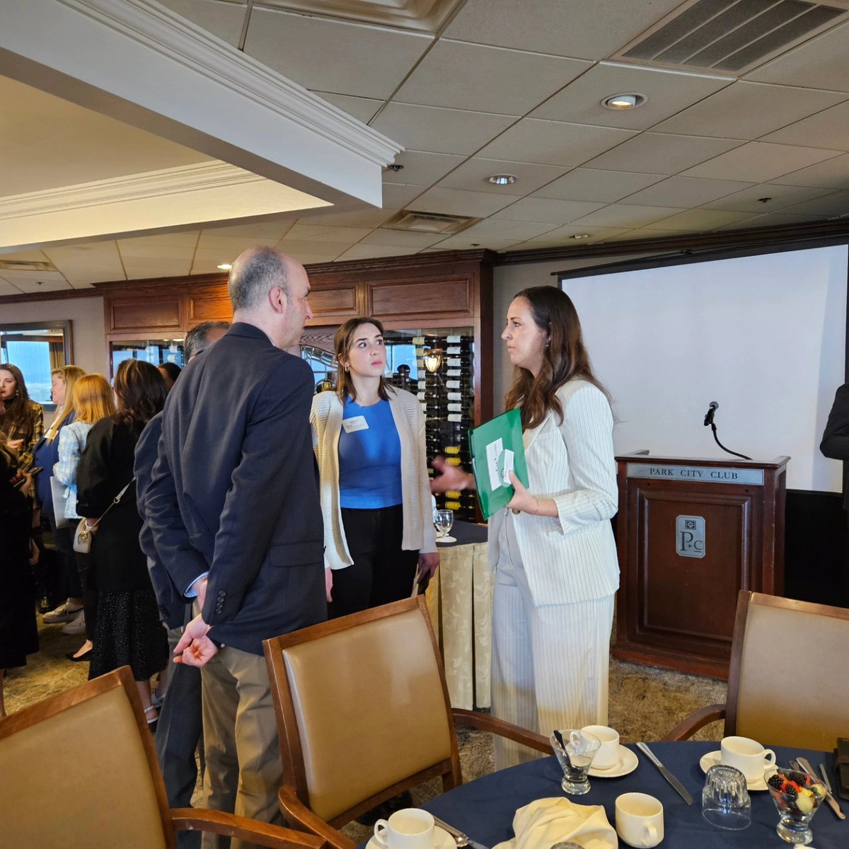 What a tremendous @SMUCox @CaruthEntrep Southwest Venture Forum yesterday. The topic of women in venture capital brought out a full house. Thank you @jessedraper of @HalogenVC and @kelleyannwinget of Alternative Wealth Partners for an outstanding panel discussion.