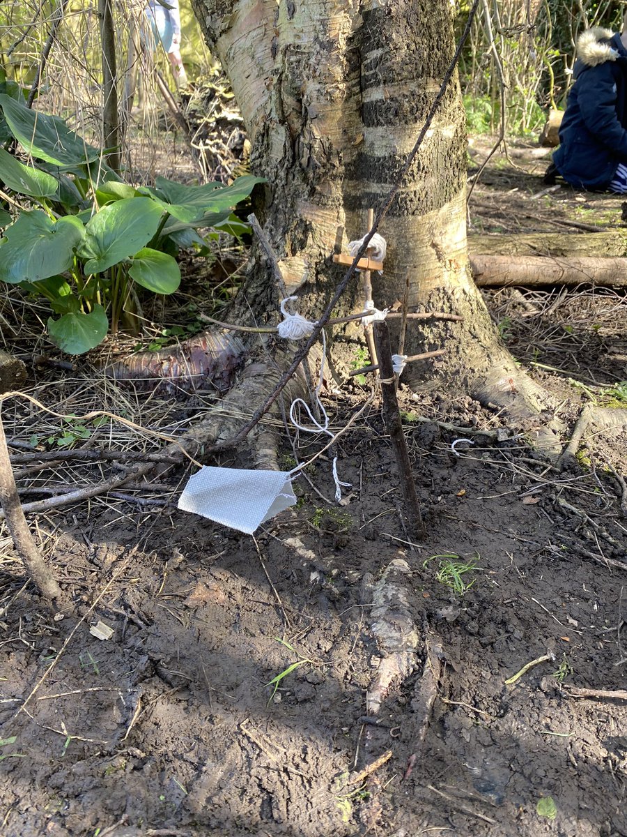 MrsH_HCPS's tweet photo. A great afternoon of outdoor learning. ☀️ Building structures and creating our miniature fantasy worlds. @HuttonCran https://t.co/NdrrGey6TG