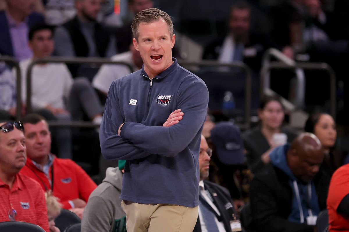 tubnersworld's tweet photo. Per sources: Dusty May intends to accept the job at the University of Louisville. 

If FAU fails to make the Sweet 16 the announcement will be official from the two parties by Tuesday.
 @DawggReport @JonRothstein 

#L1C4 #GoCards https://t.co/Q3i9vYKLf8