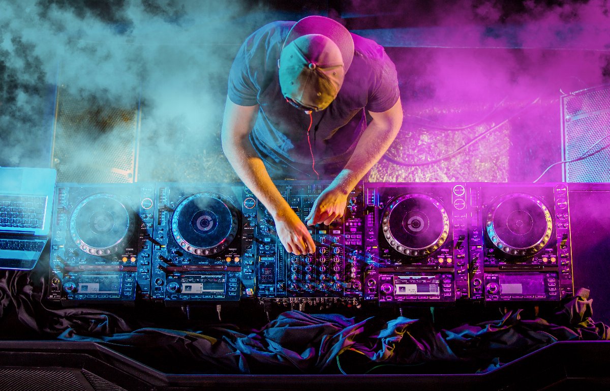 Check out my latest interview with Genre Fusion DJ and Producer Slowz as he speaks about his career in music and his debut album Digital Love. #MVPShow #DJ #EDM #GenreFusion masonverapaine.com/slowzdigitallo…