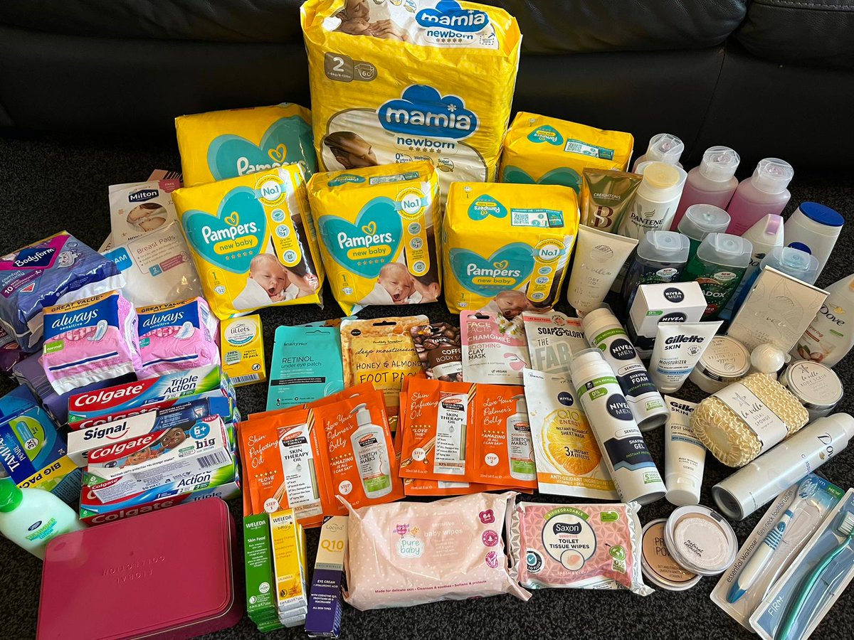 GodstoneThb's tweet image. 💛Thank you, Edenbridge. Over 13kg of hygiene products collected from Boots in the high street today. We may only have one collection point in the town, but it’s a great one. Great support from our community, we couldn’t do it without you #Community #givelocalhelplocal