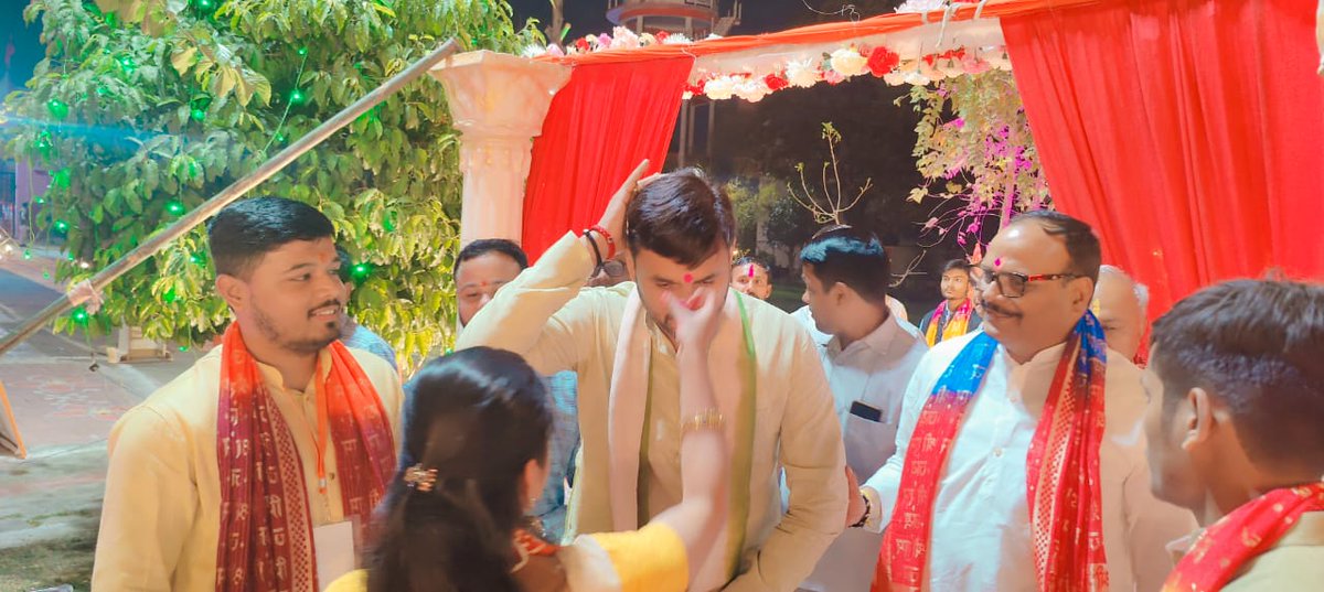 NeerajSinghSays's tweet image. लखनऊ सरस्वती शिशु मंदिर निराला नगर में राष्ट्रीय स्वयंसेवक संघ द्वारा आयोजित होली मिलन कार्यक्रम में हिस्सा लिया व सबको होली की शुभकामनाएं दी।।