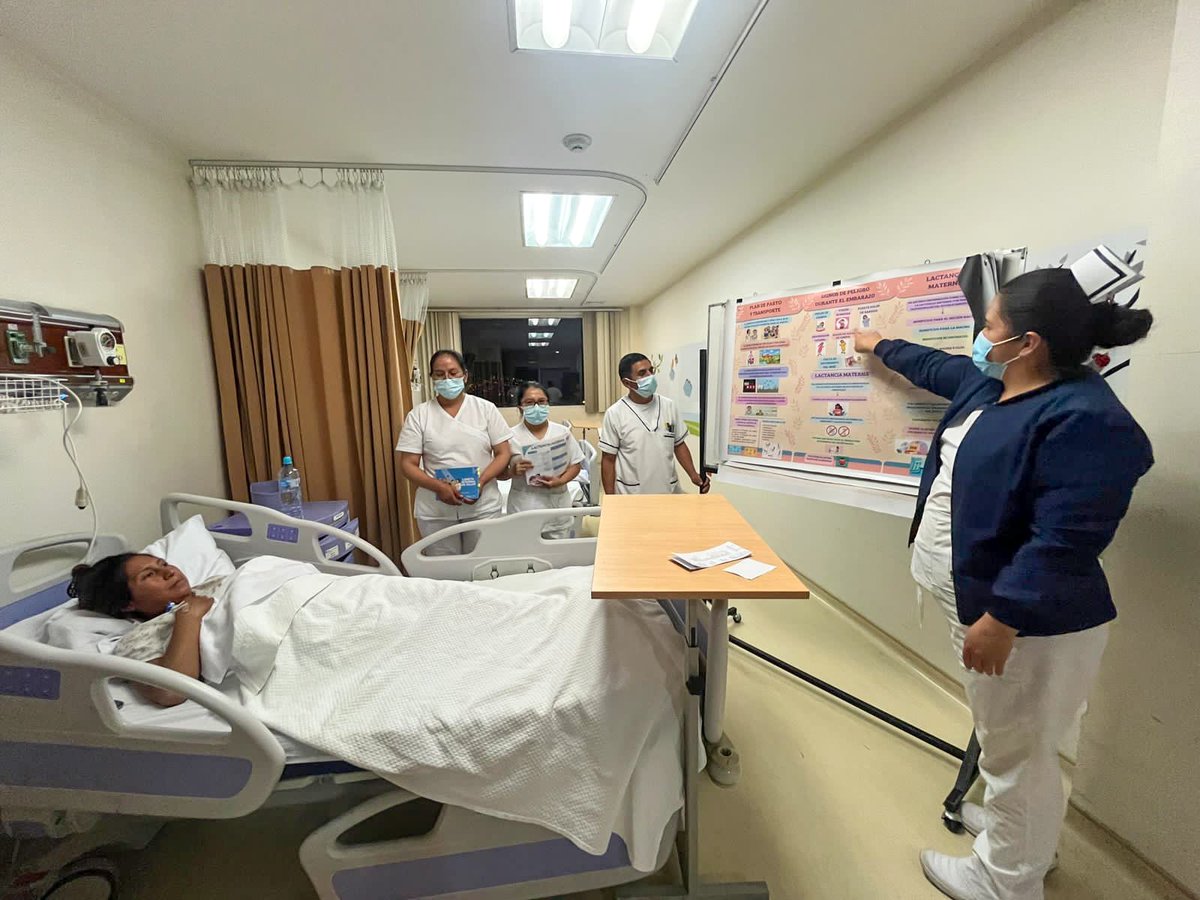 HgonaSalud_Ec's tweet image. Personal enfermería del servicio de Alto Riesgo Obstétrico del @HgonaSalud_Ec capacita a las pacientes sobre la Normativa Establecimiento Amigo de la Madre y el Niño #ESAMYN en temas de #ControlPrenatal  Parto en Libre Posición y la importancia de la #LactanciaMaterna