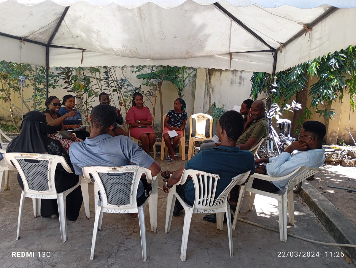 AjendaKenya's tweet photo. We held a Focused Group Discussion with the youth in Mvita to delve into the intricacies of employment dynamics and the obstacles encountered by the youth in workplaces. A large number of youth are turning to online platforms to earn a living and little has been done to support. https://t.co/SLDVYcBrdm