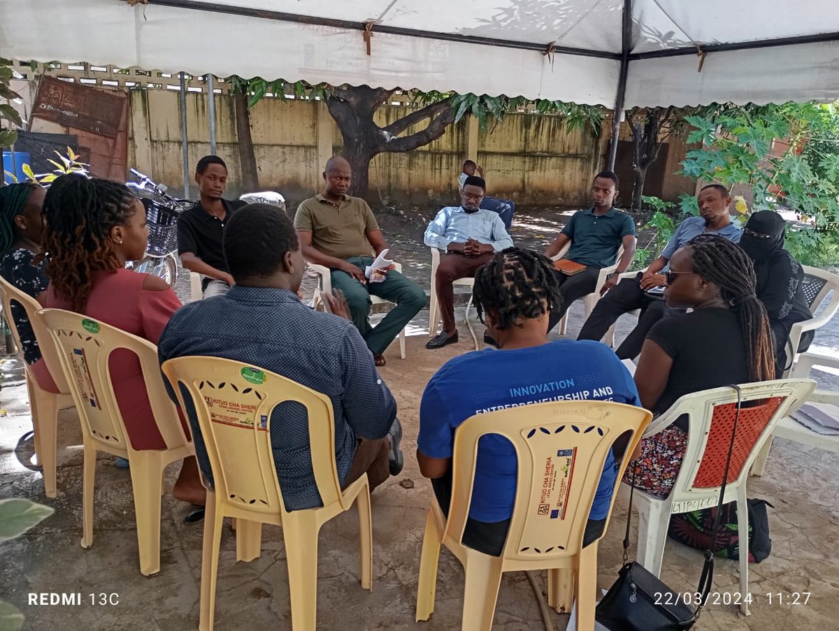 AjendaKenya's tweet photo. We held a Focused Group Discussion with the youth in Mvita to delve into the intricacies of employment dynamics and the obstacles encountered by the youth in workplaces. A large number of youth are turning to online platforms to earn a living and little has been done to support. https://t.co/SLDVYcBrdm