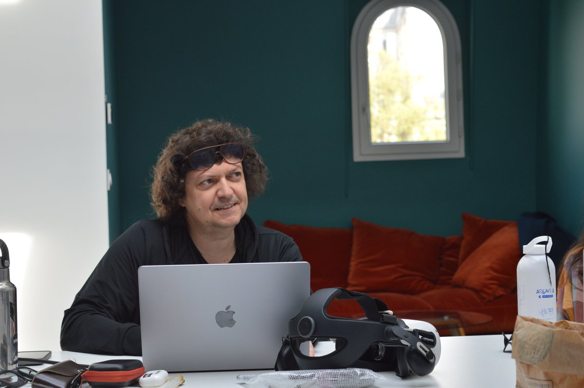 Les Apaches ! (@apachesensemble) on Twitter photo Chez Les Apaches, chaque création débute autour d’une table…
De nouveaux projets se préparent pour 2025 ! ✨
#annee2025 #Ravel
Avec <a href="/JMasmondet/">Julien Masmondet</a> <a href="/itogordon/">gordon</a> Sarah Silverblatt-Buser, Arthur Cemin, <a href="/theatrechatelet/">Théâtre du Châtelet</a> Chez Les Apaches, chaque création débute autour d’une table…
De nouveaux projets se préparent pour 2025 ! ✨
#annee2025 #Ravel
Avec <a href="/JMasmondet/">Julien Masmondet</a> <a href="/itogordon/">gordon</a> Sarah Silverblatt-Buser, Arthur Cemin, <a href="/theatrechatelet/">Théâtre du Châtelet</a>
