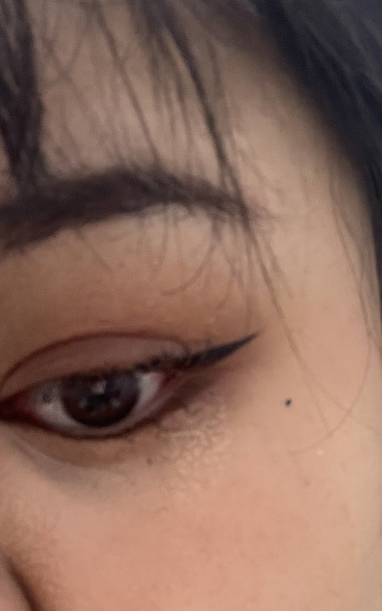那個白白的才不是卡粉 一整個黏在我臉上  衛生紙擦不掉我跑去早餐店吃飯借廁所洗掉 https://t.co/yDV8tTn9iR