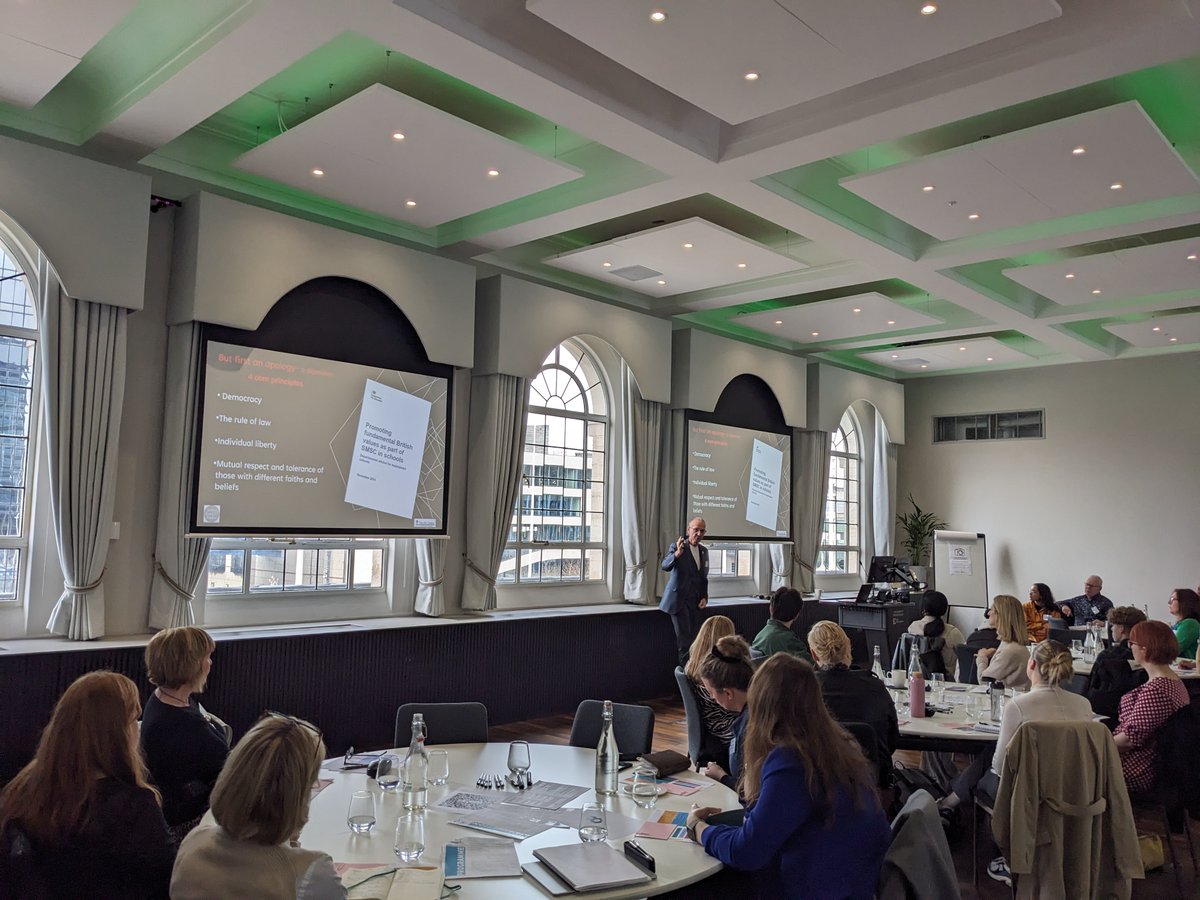 On Wednesday we hosted Achieving healthier food policy and practice in secondary schools: What Next?, sharing our EPIC study findings. 
We were joined by guest speakers, Dr Nick Capstick (<a href="/capstick_nick/">Nick@ the Phi Centre</a>), Jacob Rosenberg (<a href="/rosenbergjacob_/">Jacob Rosenberg</a>) &amp; Farihah Choudhury (<a href="/farihahchdhry/">Farihah Choudhury ANutr</a>)