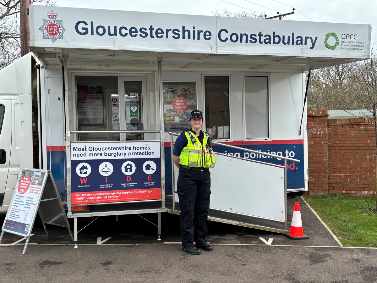 #PCSOYIOLLARIS was in Drybrook with #CEV today. This was an amazing opportunity to engage & communicate with local residents. #CEV has many leaflets on various topics, so keep an eye out for when it's next in your area & pop by to speak to us #heretohelp #communityengagement