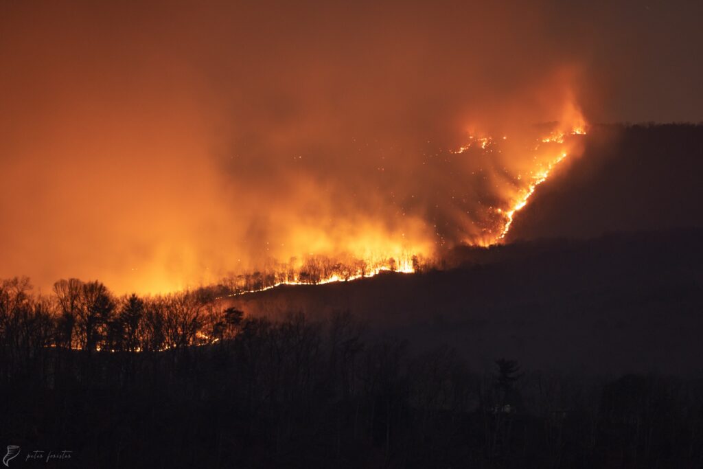 There are large wildfires in Rappahannock County near Cooter's in Luray. The #DukesofHazzard museum as well as Ben and Alma's home are ok. Please keep the area and those impacted in your prayers.