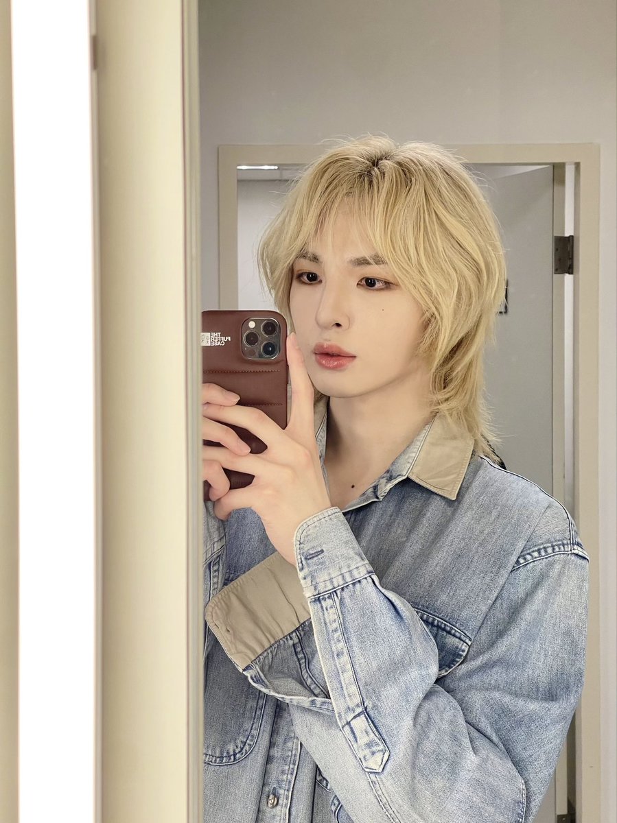 by_EPEX's tweet photo. [#뮤]

커플 청자켓 하나 장만할래? 이제 봄이래 🌸

#EPEX #이펙스 #MU #뮤 https://t.co/rDcFYGsziV