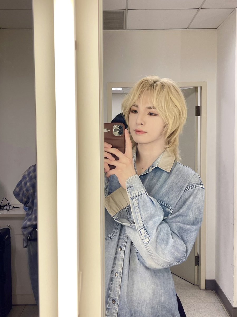 by_EPEX's tweet photo. [#뮤]

커플 청자켓 하나 장만할래? 이제 봄이래 🌸

#EPEX #이펙스 #MU #뮤 https://t.co/rDcFYGsziV