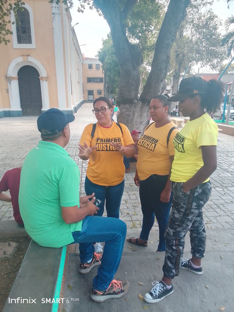 PJCuaUrdaneta's tweet photo. #ViernesAmarillo #22deMarzo Plaza Zamora de Cúa llevando y concientizando a la población sobre la importancia del voto #UnidadYVoto para el cambio en Vzla con @MariaCorinaYA @Pr1meroJusticia @PJ_EdoMiranda @ActivismoPJ @PJFamiliarNac @PjConcejales #600K #PJ24AñosconVzla https://t.co/p6tC3dZPZJ