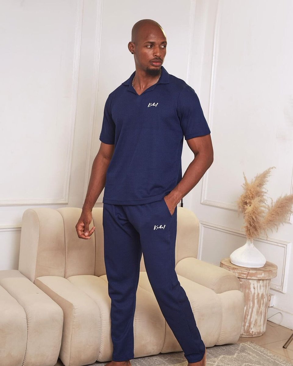 SIRISIBOR's tweet photo. | Friday’s Got Nothing On My Swagger - Lagos Just Got Hotter ....🥵 |
Designer extraordinaire @kobofashion ✅️
#mensfashion #styleoftheday #ootdshare #modellife #casualstyle #menwith #summerootd #explore #styleiswhat #kobofashion https://t.co/4n9pFMkcIw