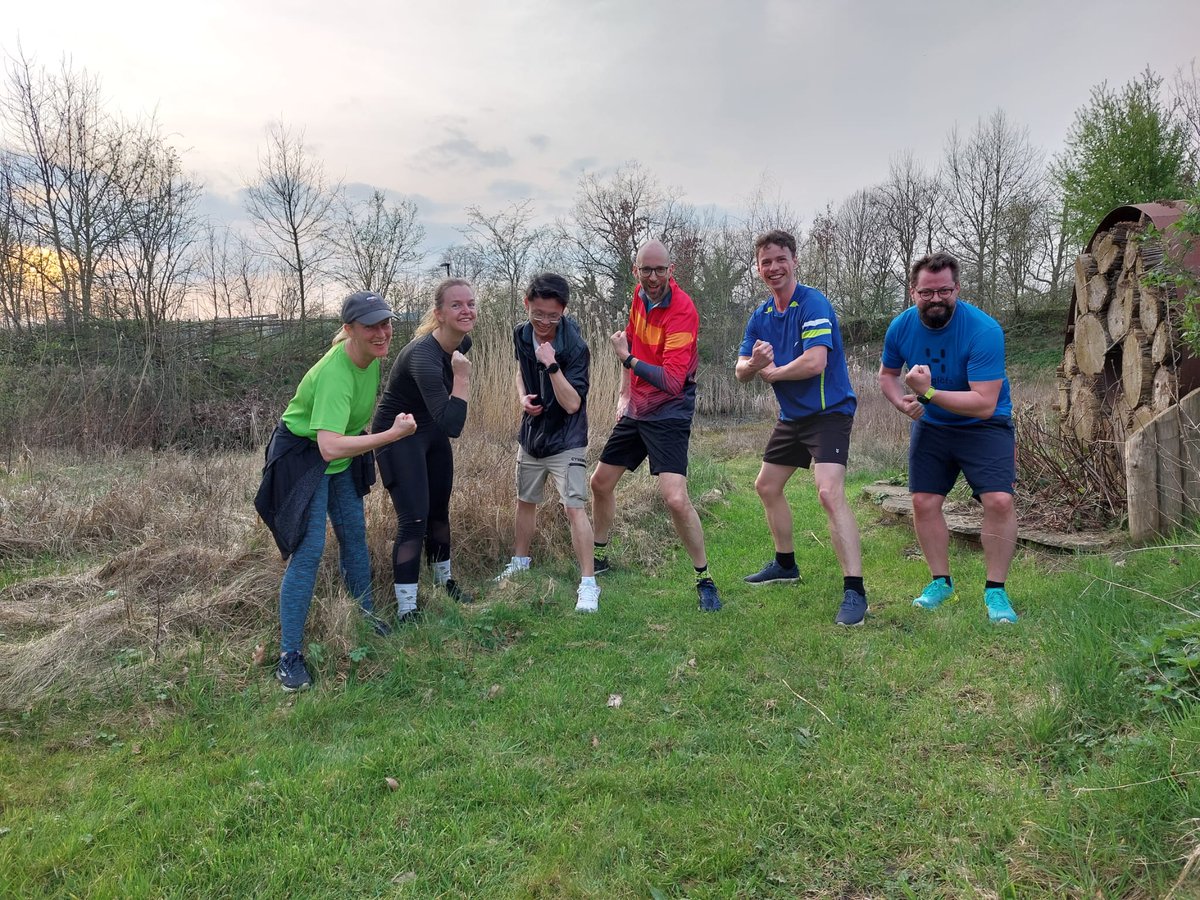 Today, it's #WorldWaterDay.
Water and water quality are essential to life on Earth!

Our aquatic ecologists (team <a href="/Suz_McG/">Suzanne McGowan</a>) joined #WorldWaterRun to attract attention. And in our building you can still visit the free exposition on Water, climate and women:
nioo.knaw.nl/en/events/expo…
