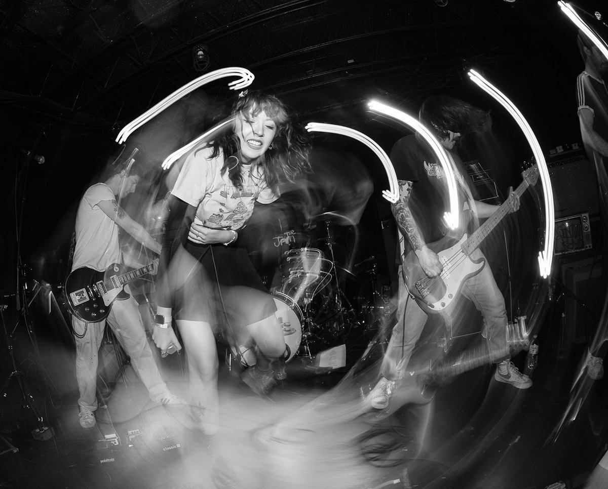 Revolvermag's tweet image. 🪐 How SPACED are making &quot;far-out hardcore&quot; while embracing their love of TAYLOR SWIFT l8r.it/xs7U