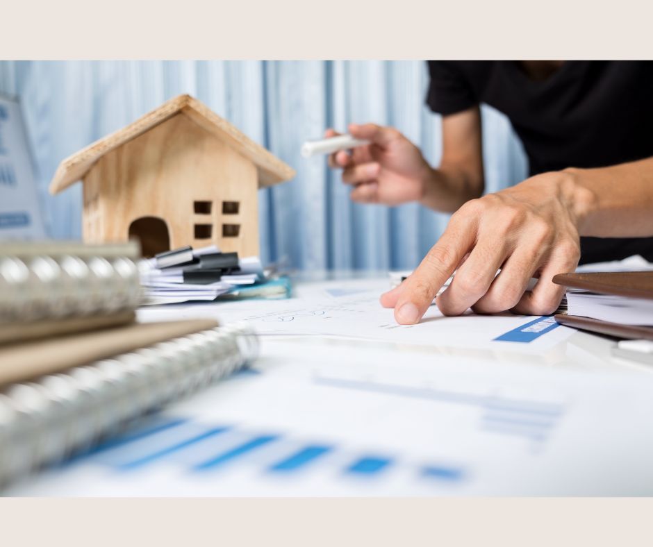 clbostonhomes's tweet photo. Looking for comprehensive property management solutions? 

Look no further! From Rental Inspections to Property Management Accounting, we've got you covered. 

Let us take your property management experience to the next level! 

Learn more: https://t.co/nPIzW2Kt6z https://t.co/o0HWGktK6G