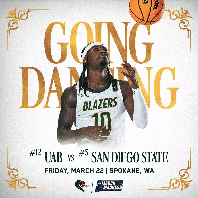 KarliHarward's tweet photo. I might be the only UAB Basketball fan in San Diego today. GO BLAZERS!!
@UAB_MBB @UAB_WSOC @MarkHiller7 https://t.co/05ofhy91mQ