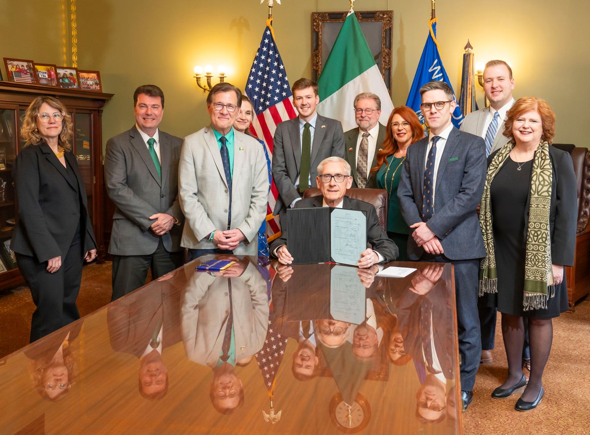 A privilege to join Wisconsin Governor Tony @GovEvers, WI Irish Caucus & WI Economic Development Corp @WEDCNews yest for signing of Wisconsin-Ireland Trade Commission Bill. Look forward to deepening strong economic relationship in years ahead @IrelandEmbUSA @dfatirl @IDAIRELAND