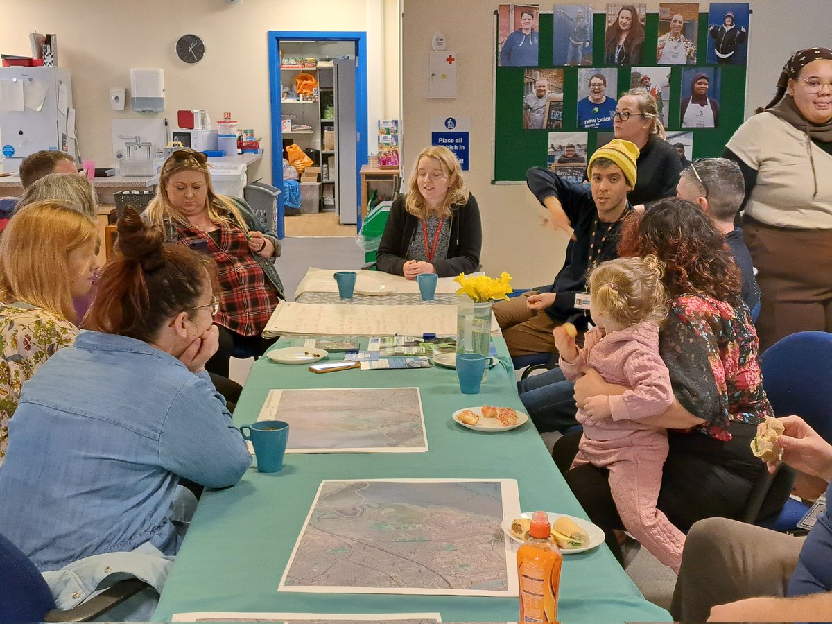 Really productive 'Listening 'Lunch' in Splott today. Lots of great ideas on how to tackle litter and waste issues together 💡 #unitythroughcommunity #litter #FridayFeeling #lunch #CAKE #Partnership