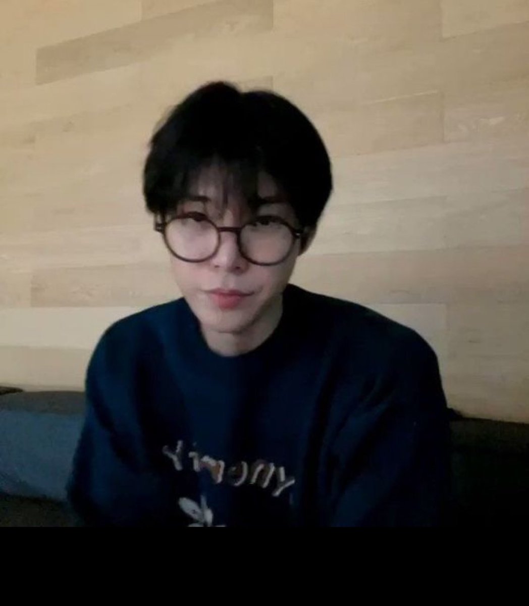 ikeuusfever's tweet photo. looking for interactive moots! 

ᯓ★ 22
ᯓ★ults are enhypen &amp; nct (all units)
ᯓ★stan skz, txt, lsf, tbz, xdh, ive, p1h, svt+
ᯓ★ doesn’t matter what fandom you’re in! 
ᯓ★ult biases are doyoung and jake 
ᯓ★not new to #stantwt but new to #kpoptwt
ᯓ★ ♡/↺ to be moots!! https://t.co/45LPmY45ke