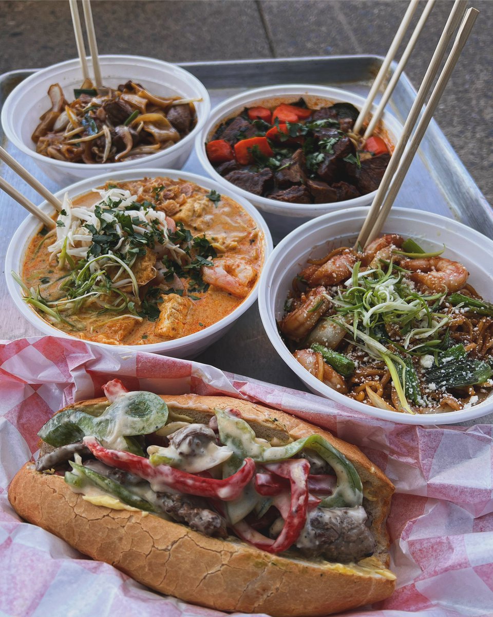 balokitchen's tweet photo. That Friday spread lookin’ 🤩🤩🤩

-wok-fried cheesesteak
-laksa
-chowfun
-bò kho beef stew
-garlic noodles https://t.co/jTpFuLutei