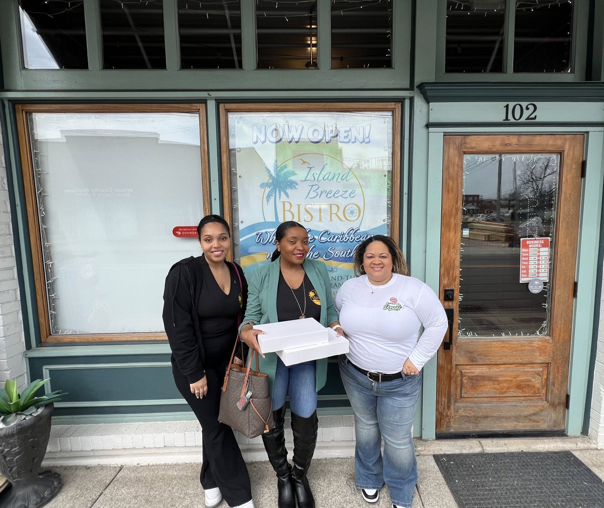 🎉 WE’VE MADE IT TO A RESTAURANT! 🎉

So excited to announce you can now grab Quirk ‘N Co Donuts inside of Island Breeze Bistro in Lebanon, TN! 

Donuts are available today &amp; tomorrow.

Dragon bites arrive next week.

This is just the first step for us in 2024.

Happy Friday!