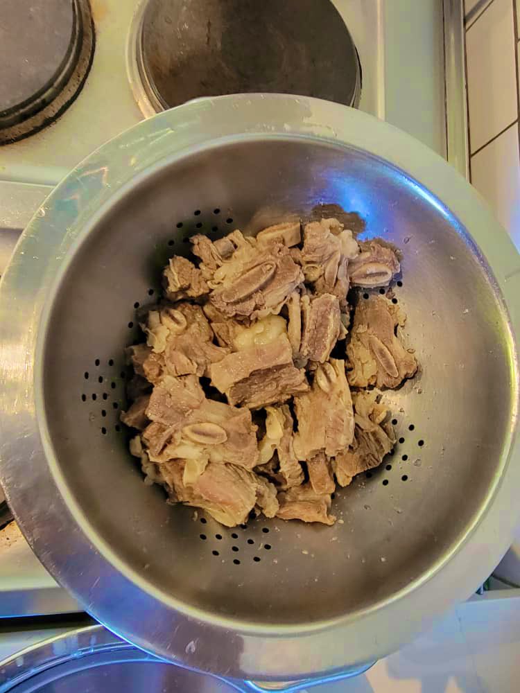 Ndagadzirira nyama kubikira shamwari dzangu highfiridzi. #HighfiridziChallenge   #AmbassadorsCookoffChallenge 

<a href="/TeamFuloZim/">TeamFuloZim/Global</a> <a href="/KingJayZim/">King Jay🇿🇼</a>