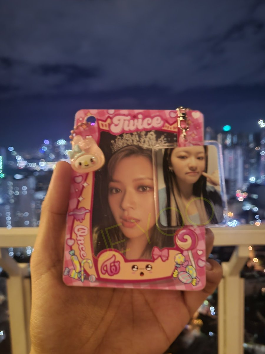 JeYooTwice's tweet photo. my queen is now home to our castle 👸🏻🏰💚

thank you so much @ONCEfinds! #ONCEFindsFeedbacks #YooJEOrders https://t.co/XOXvqguIOz