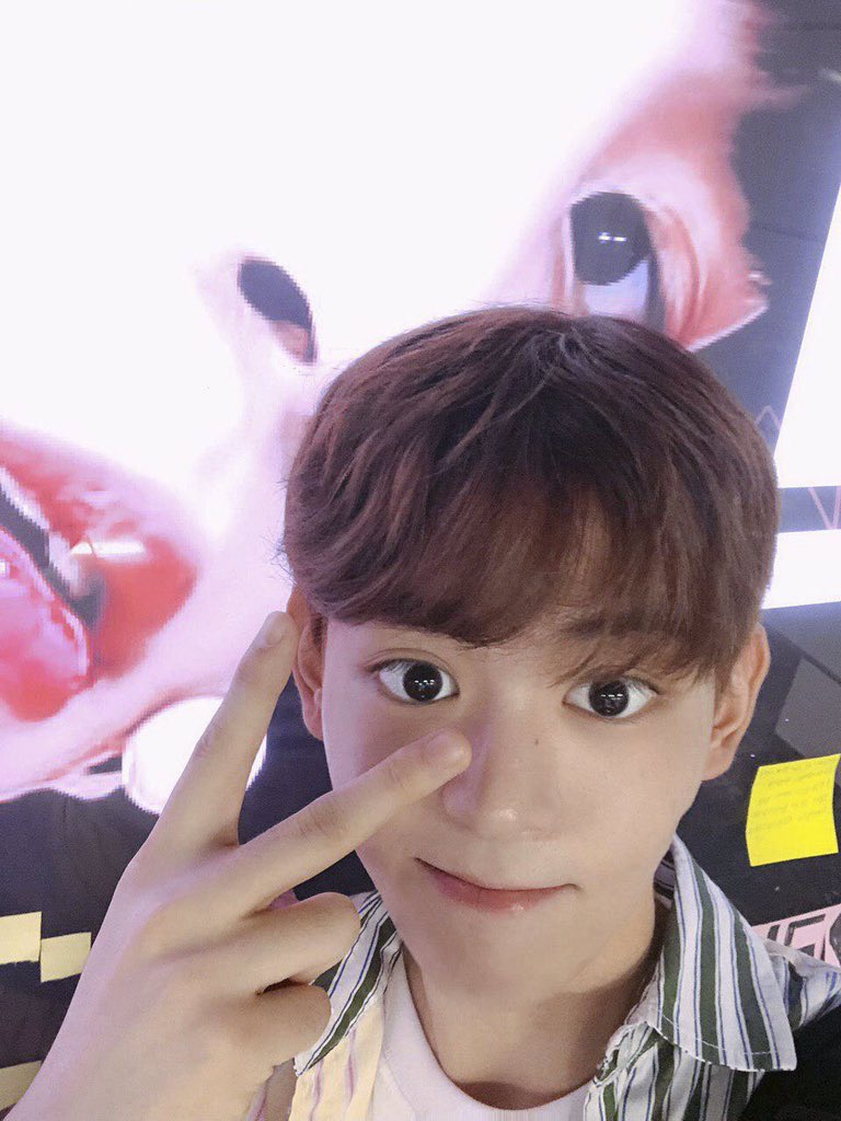 PB_khb's tweet photo. ㅋ 김현빈 전나어른남자됐는데 셀카실력 강쥐코딱지만큼늘었대요 ㅋㅋㅋㅋㅋㅋㅋㅋㅋㅋㅋㅋㅋㅋ https://t.co/upKWOvZXrs