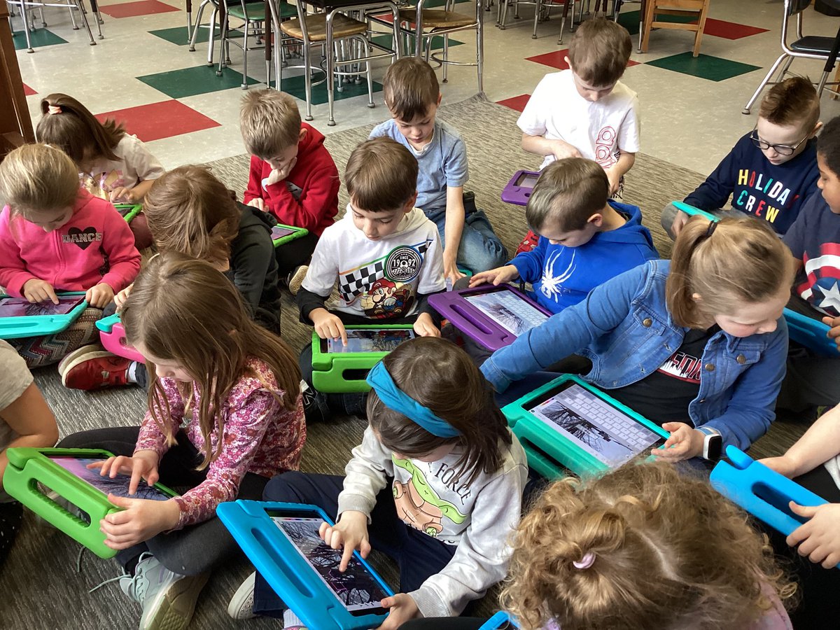 kloss_class's tweet photo. In the Fall on Fridays we had a tree that we would visit, take a picture of, and write a sentence about. We revisited the tree today to write about what we now see. https://t.co/tSUMUwyRvY
