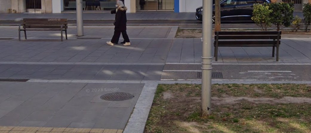 Ayer una ciclista fue parada por <a href="/policiazaragoza/">Policía Zaragoza</a> en el carril bici de Fernando el Católico de <a href="/zaragoza_es/">AyuntamientoZaragoza</a> le advirtieron que ese tramo (parada tranvía de Goya) lo tenía que hacer a pie. Ella discutió esto ya que:
+No hay señal 
+El carril bici continúa marcado en suelo👇