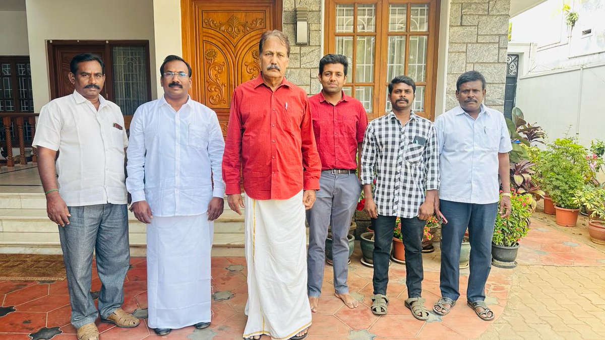 அண்ணா திராவிட முன்னேற்றக் கழகத்தில் 2024 பாராளுமன்றத் தேர்தல் கூட்டணியில் இடம்பெற்றிருக்கும்
புதிய தமிழகம் கட்சியின் நிறுவனத் தலைவர்
<a href="/DrKrishnasamy/">Dr K Krishnasamy</a> அவர்களை வளரும் தமிழகம் கட்சியின் நிறுவனத் தலைவர் <a href="/Pattabiramanoff/">Balai.Pattabiraman</a>  மற்றும் கட்சி பொறுப்பாளர்களுடன் அரசியல் நிமித்தமாக சந்தித்தனர்!