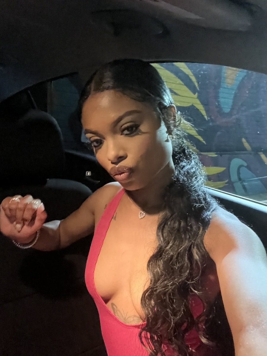specialquai's tweet photo. She just stuck in Houstatlantavegas #houstondump https://t.co/hx0Ja8TzMq