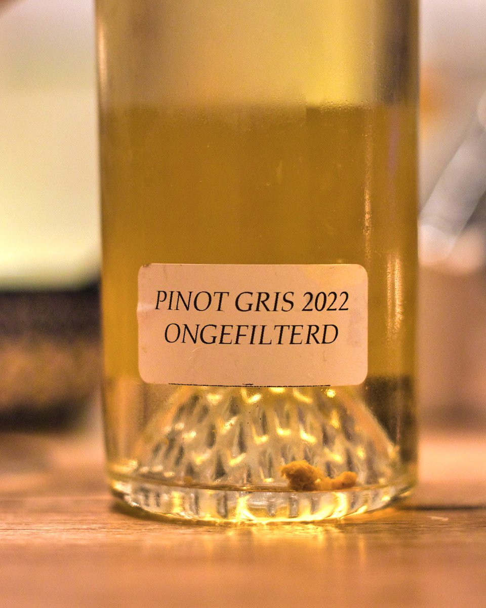 TastyTalesTV's tweet photo. We paired this fresh and fruity, unfiltered 2022 Pinot Gris with a flavorful Indian beef curry. The cool Dutch climate gives this wine from Domaine d’Heerstaayen a slightly more citrus character, but also typical notes of peach and apple are present. #winelover #dutchwine https://t.co/7RCKvSS3W3