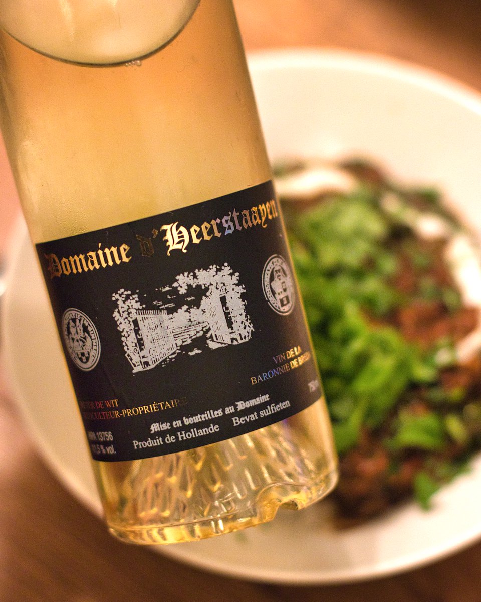 TastyTalesTV's tweet photo. We paired this fresh and fruity, unfiltered 2022 Pinot Gris with a flavorful Indian beef curry. The cool Dutch climate gives this wine from Domaine d’Heerstaayen a slightly more citrus character, but also typical notes of peach and apple are present. #winelover #dutchwine https://t.co/7RCKvSS3W3