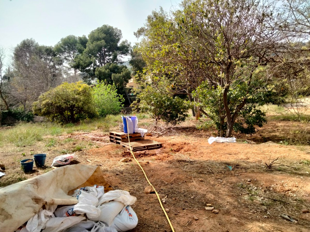 srieramora's tweet photo. Iniciem la campanya de flotació de sediments de la nova excavació arqueològica en el monestir de Pedralbes, en col.laboració amb l'empresa ATICS
S'emmarca dins de l'estudi bioarqueològic i de l'alimentació de les clarisses @UB_SERP  @MPedralbesBCN @arqueologiabcn @monbones https://t.co/8eVXXya4kE